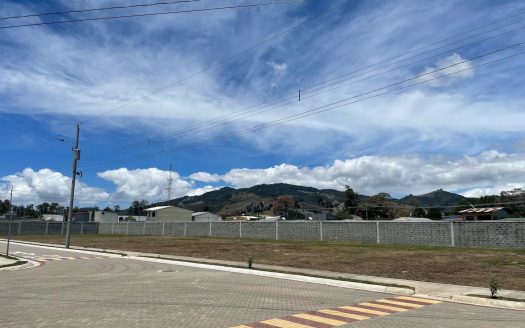 ¡Tranquilidad, estilo y confort! Todo esto su nuevo Condominio en Cartago. Lotes desde 167 m2 hasta 260 m2. Precio por m2 225.000. Cod 5691