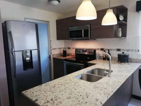 Oportunidad Única, Apartamento con extras de 2 Habitaciones en Condominio con tan solo $2000 de Prima. Cod 5132