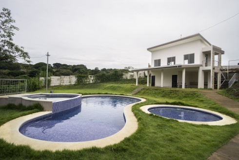 Oportunidad Única, Apartamento con extras de 2 Habitaciones en Condominio con tan solo $2000 de Prima. Cod 5132