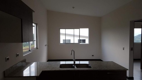 Oportunidad Única, Apartamento de 2 Habitaciones en Condominio con tan solo $2000 de Prima. Cod 5134