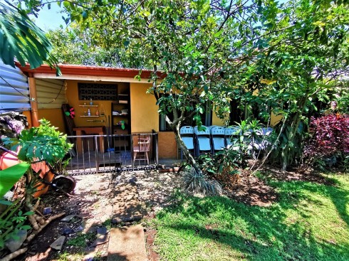 Hermosa Casa de 256m2, Con Rancho Estilo Típico 30m2, En una Extensión de 1007m2, Ubicado en La Garita de Alajuela, Antiguo Bosque Encantado. Cod 5677