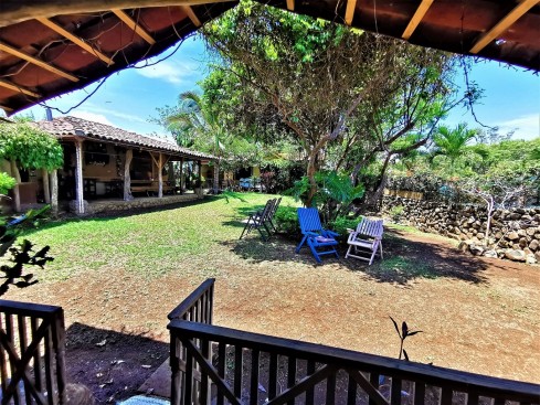 Hermosa Casa de 256m2, Con Rancho Estilo Típico 30m2, En una Extensión de 1007m2, Ubicado en La Garita de Alajuela, Antiguo Bosque Encantado. Cod 5677