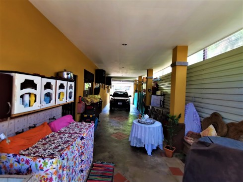 Hermosa Casa de 256m2, Con Rancho Estilo Típico 30m2, En una Extensión de 1007m2, Ubicado en La Garita de Alajuela, Antiguo Bosque Encantado. Cod 5677