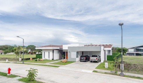 Construya a su estilo, lotes de 600m2, Casas de 170m2, los mejores acabados del Mercado. Cod 5801