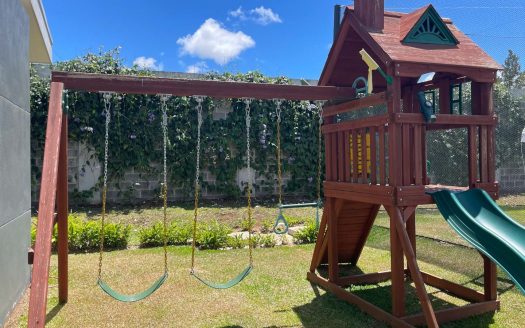 ¡Tranquilidad, estilo y confort! Todo esto su nuevo Condominio en Cartago. Lotes desde 167 m2 hasta 260 m2. Precio por m2 225.000. Cod 5691