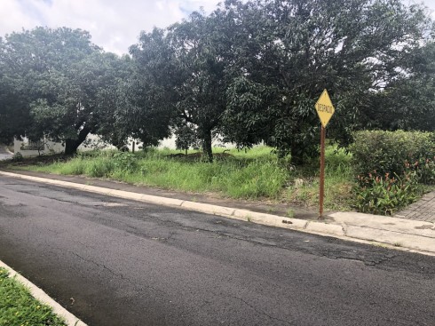 OPORTUNIDAD, 2 Lotes en residencial exclusivo, a 5min de Forum II, Cerca de Terrazas Lindora, 1,102m2 y 1,050m2. Se venden juntos o separados $160 usd x m2 COD. 6202