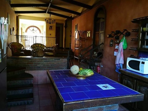 ¡OPORTUNIDAD! Hermosa y Amplia Propiedad Estilo Colonial y Rodeada de Naturaleza a Solo 3 Mins del Centro de Alajuela, Uso de Suelo Comercial y Residencial. COD. 6291