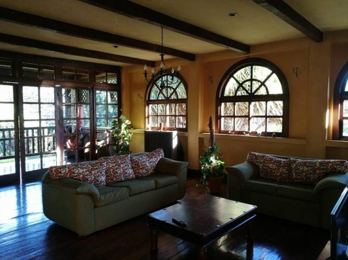 ¡OPORTUNIDAD! Hermosa y Amplia Propiedad Estilo Colonial y Rodeada de Naturaleza a Solo 3 Mins del Centro de Alajuela, Uso de Suelo Comercial y Residencial. COD. 6291