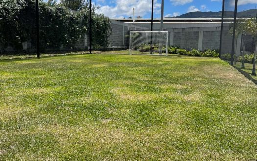 ¡Tranquilidad, estilo y confort! Todo esto su nuevo Condominio en Cartago. Lotes desde 167 m2 hasta 260 m2. Precio por m2 225.000. Cod 5691