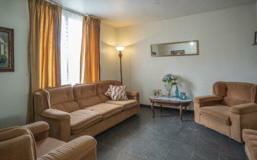 Casa en Zapote USO DE SUELO MIXTO: Amplia, cómoda y bien ubicada, ¡ideal para tu familia o Negocio! cod.5864