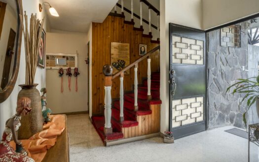 Casa en Zapote USO DE SUELO MIXTO: Amplia, cómoda y bien ubicada, ¡ideal para tu familia o Negocio! cod.5864