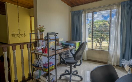 Casa en Zapote USO DE SUELO MIXTO: Amplia, cómoda y bien ubicada, ¡ideal para tu familia o Negocio! cod.5864