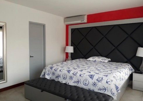 Venta Casa con piscina en Condominio. Cod 6839