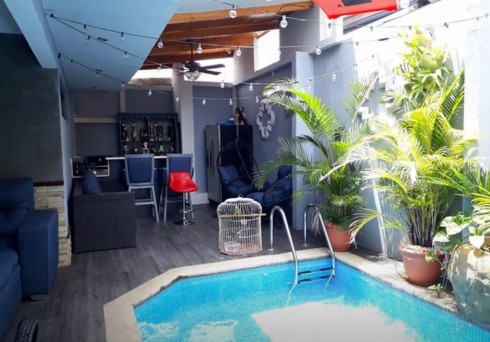 Venta Casa con piscina en Condominio. Cod 6839