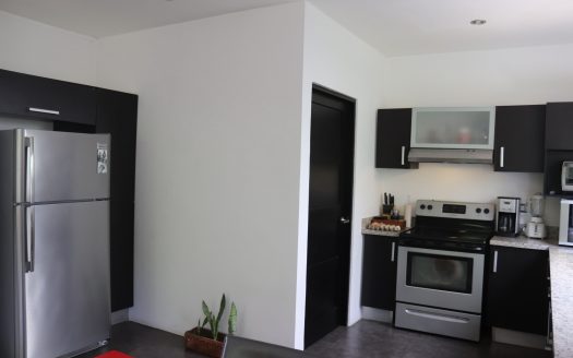 ¡OPORTUNIDAD! HERMOSA CASA MODERNA CON HERMOSOS ACABADOS EN RESIDENCIAL PRIVADO. COD. 31557