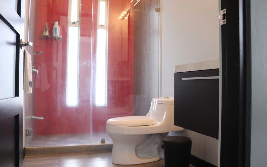 ¡OPORTUNIDAD! HERMOSA CASA MODERNA CON HERMOSOS ACABADOS EN RESIDENCIAL PRIVADO. COD. 31557