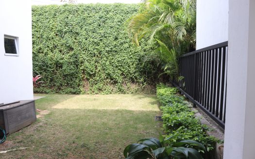 ¡OPORTUNIDAD! HERMOSA CASA MODERNA CON HERMOSOS ACABADOS EN RESIDENCIAL PRIVADO. COD. 31557