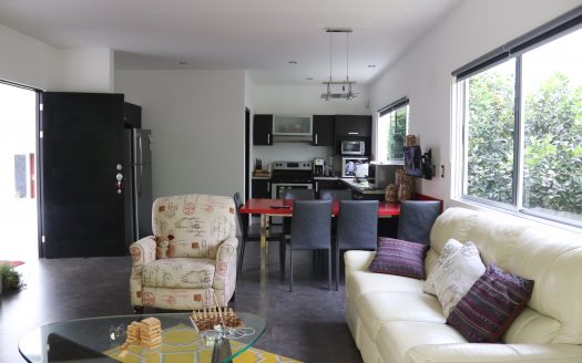 ¡OPORTUNIDAD! HERMOSA CASA MODERNA CON HERMOSOS ACABADOS EN RESIDENCIAL PRIVADO. COD. 31557