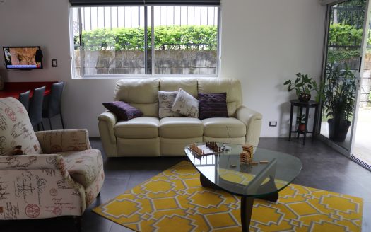 ¡OPORTUNIDAD! HERMOSA CASA MODERNA CON HERMOSOS ACABADOS EN RESIDENCIAL PRIVADO. COD. 31557