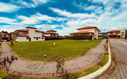 Oportunidad! Lote plano y Esquinero en Condominio en Los Angeles de Santo Domingo. Cod. 30779