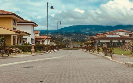 Oportunidad! Lote plano y Esquinero en Condominio en Los Angeles de Santo Domingo. Cod. 30779