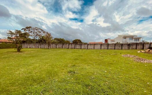 Oportunidad! Lote plano y Esquinero en Condominio en Los Angeles de Santo Domingo. Cod. 30779