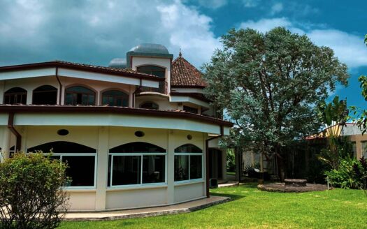 Rebajada!!! Venta de Casa de ensueño en San Isidro de Heredia, construida en Lote de 2600 M2. Cód 45566