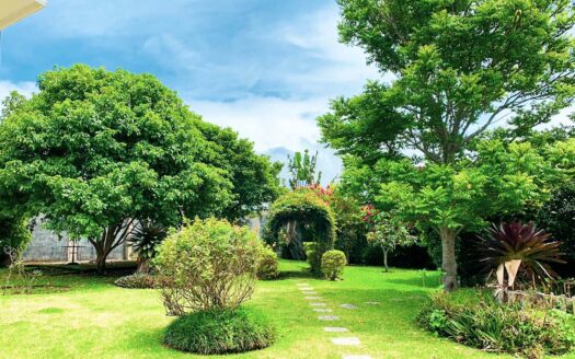 Rebajada!!! Venta de Casa de ensueño en San Isidro de Heredia, construida en Lote de 2600 M2. Cód 45566