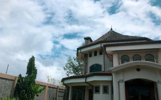 Rebajada!!! Venta de Casa de ensueño en San Isidro de Heredia, construida en Lote de 2600 M2. Cód 45566