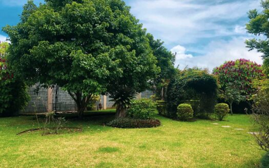 Rebajada!!! Venta de Casa de ensueño en San Isidro de Heredia, construida en Lote de 2600 M2. Cód 45566