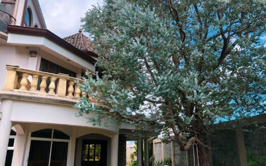 Rebajada!!! Venta de Casa de ensueño en San Isidro de Heredia, construida en Lote de 2600 M2. Cód 45566