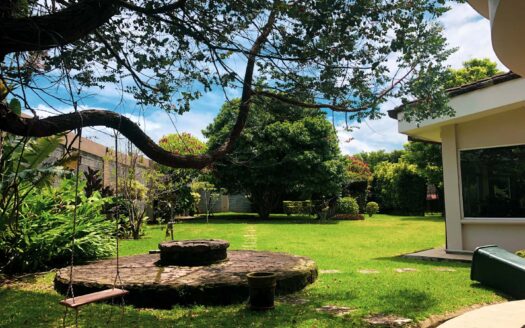 Rebajada!!! Venta de Casa de ensueño en San Isidro de Heredia, construida en Lote de 2600 M2. Cód 45566