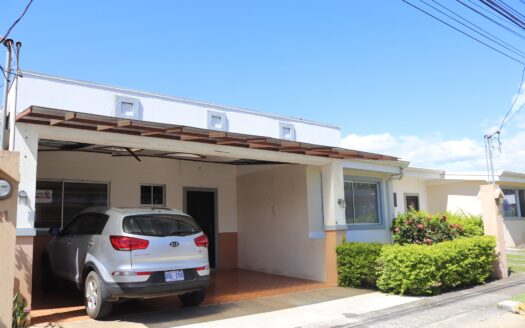 VENDE CASA DE 1 PLANTA EN EL ROBLE DE ALAJUELA- Entrada