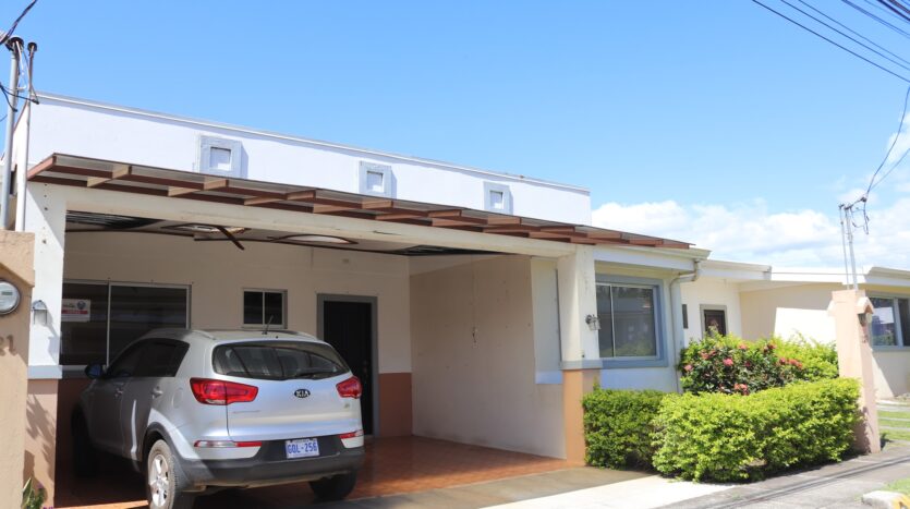 VENDE CASA DE 1 PLANTA EN EL ROBLE DE ALAJUELA- Entrada