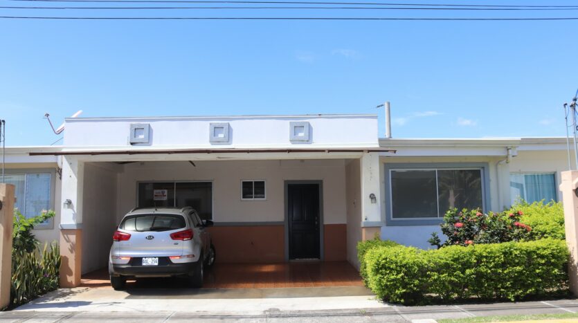 VENDE CASA DE 1 PLANTA EN EL ROBLE DE ALAJUELA- Entrada