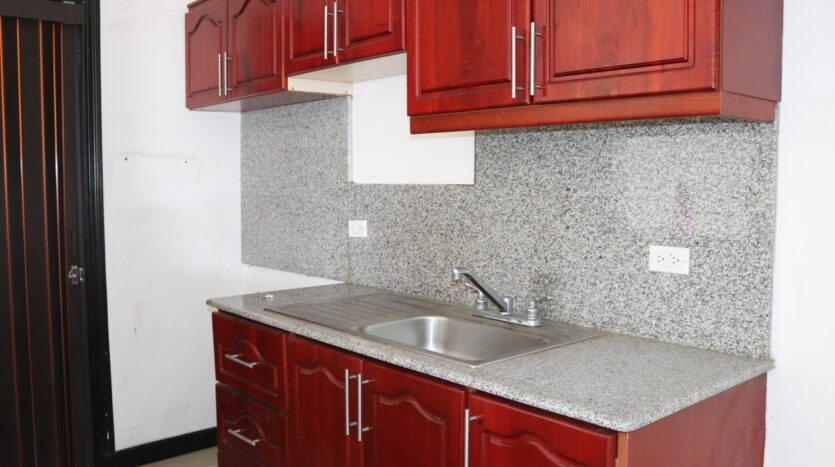 VENDE CASA DE 1 PLANTA EN EL ROBLE DE ALAJUELA- Cocina