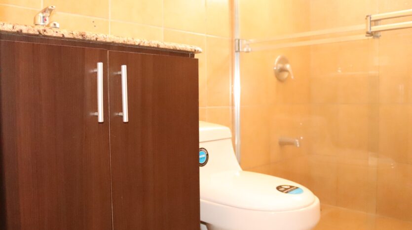 VENDE CASA DE 1 PLANTA EN EL ROBLE DE ALAJUELA- Baño