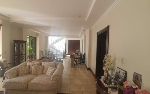 Amplia y espectacular casa en Pinares de Curridabat con 600 m2 de construcción #62115