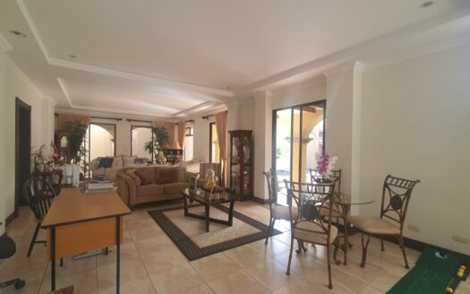 Amplia y espectacular casa en Pinares de Curridabat con 600 m2 de construcción #62115