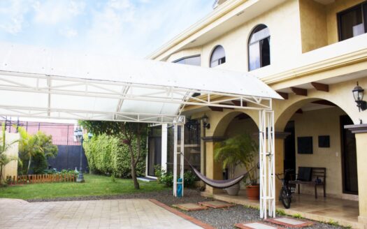 Amplia y espectacular casa en Pinares de Curridabat con 600 m2 de construcción #62115