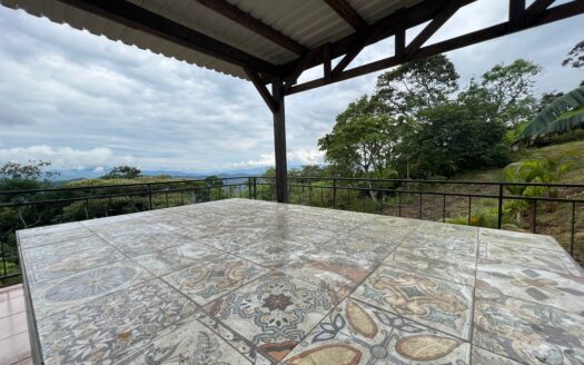 REMATE! Casa de Campo a 15 minutos de la ciudad, en Ciudad Colón, vistas ESPECTACULARES 4 dormitorios,! Precio de lista ₡179,700,000 Precio Mínimo ₡ 132,079,500 COD#67066