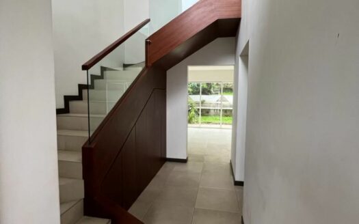 Casa en Condominio en Bello Horizonte Escazú- Escaleras