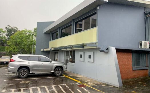 Hermosa propiedad en alquiler de uso comercial – industrial cerca de Escazú, Pavas y Sabana COD#72029