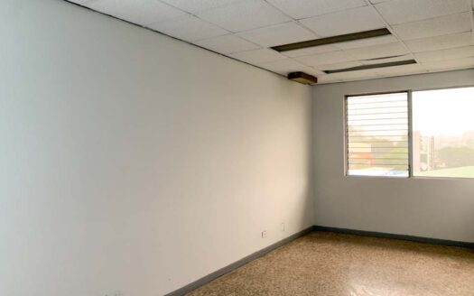 Hermosa propiedad en alquiler de uso comercial – industrial cerca de Escazú, Pavas y Sabana COD#72029