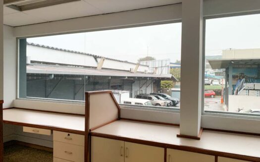 Hermosa propiedad en alquiler de uso comercial – industrial cerca de Escazú, Pavas y Sabana COD#72029