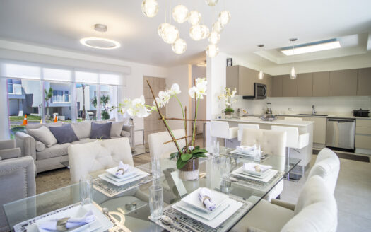 PRECIOSA CASA EN ESCAZU $310,000.00!! En condominio con espectaculares amenidades . COD 74511