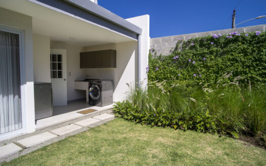 PRECIOSA CASA EN ESCAZU $310,000.00!! En condominio con espectaculares amenidades . COD 74511