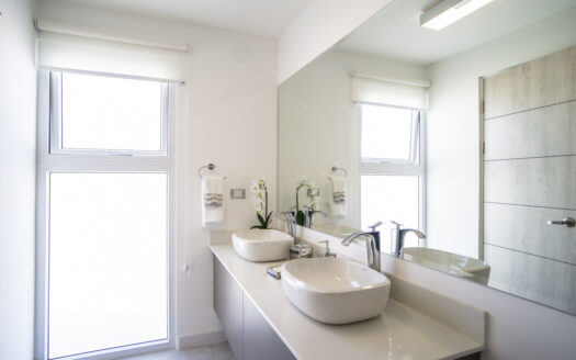 PRECIOSA CASA EN ESCAZU $310,000.00!! En condominio con espectaculares amenidades . COD 74511