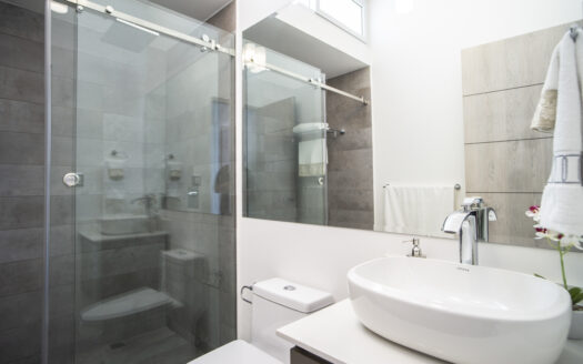 PRECIOSA CASA EN ESCAZU $310,000.00!! En condominio con espectaculares amenidades . COD 74511