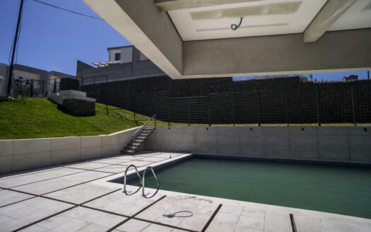 PRECIOSA CASA EN ESCAZU $310,000.00!! En condominio con espectaculares amenidades . COD 74511